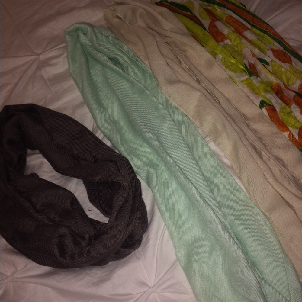 Scarfs - Picture 2 of 2